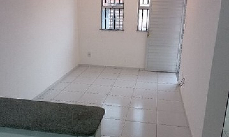 Aluga-Se Casa...