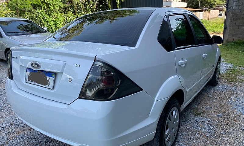Fiesta Sedan 1.6 201...