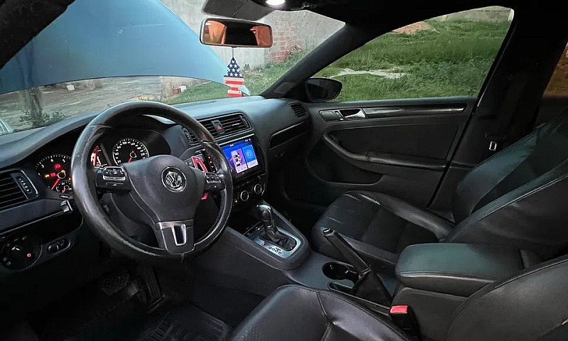 Volkswagen Jetta Com...