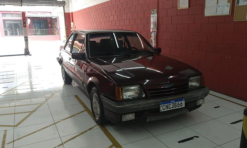 Chevrolet Monza Clas...