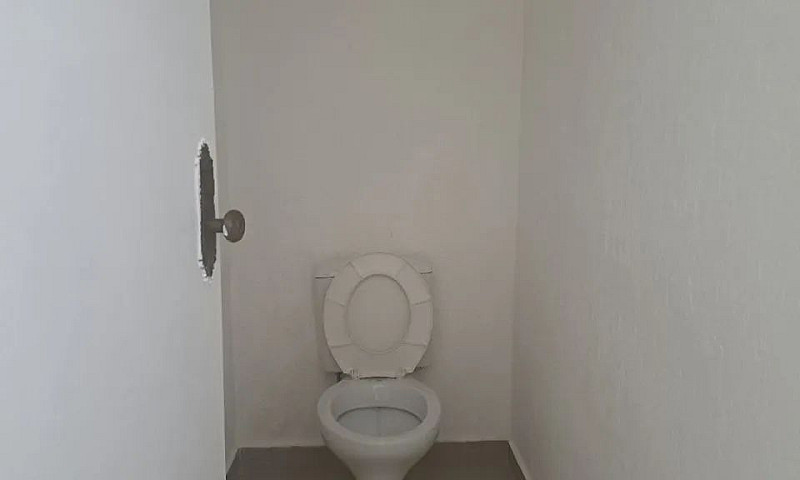 Espaçoso Sobrado Com...
