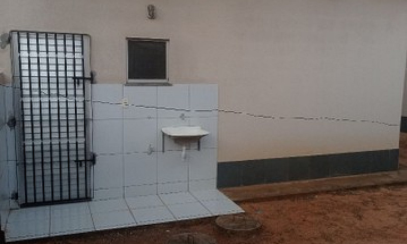 Aluga-Se Casa...