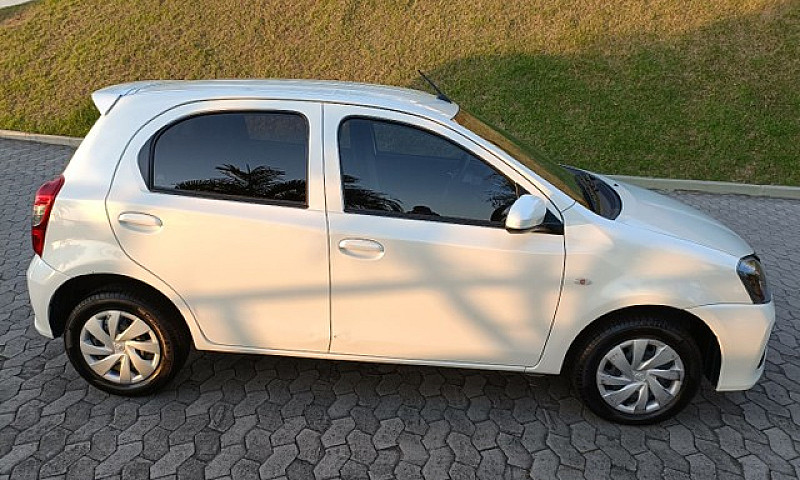 Toyota Etios 1.3 X ...