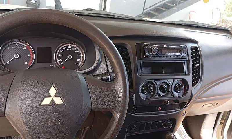 Mitsubishi L200 Tri....