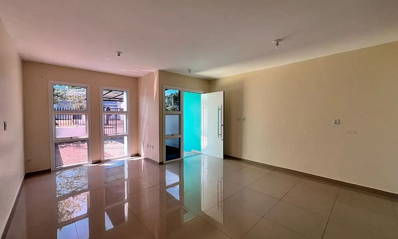 Casa Com 2 Dormitóri...