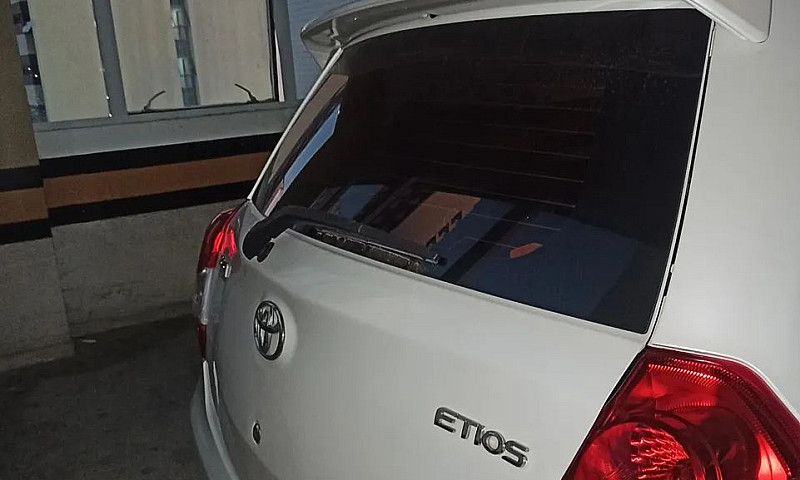 Toyota Etios X 1.3 F...