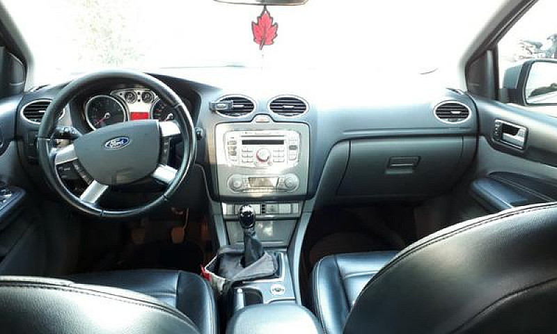 Ford Focus Ghia 2.0 ...