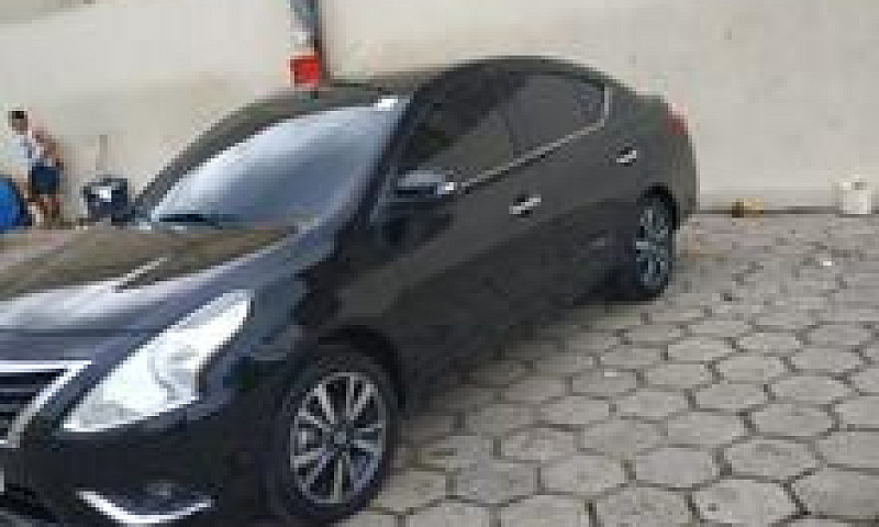 Vendo Nissan Versa U...