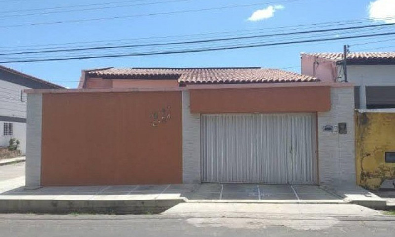 Casa À Venda No Bair...