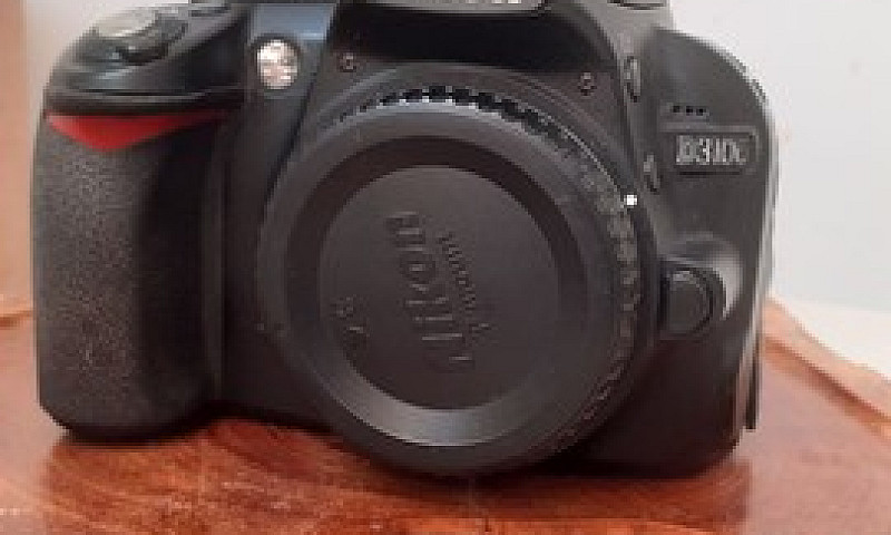 Nikon D3100...