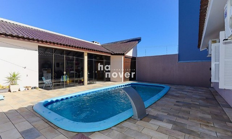 Casa Com Piscina À V...