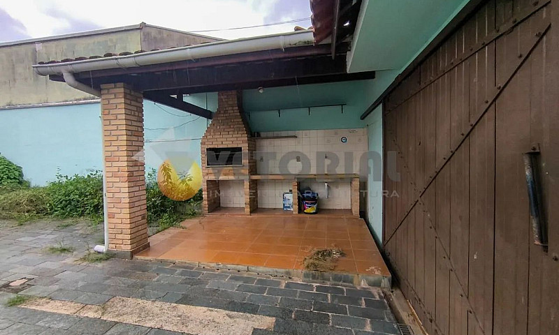 Casa Com 02 Dormitór...