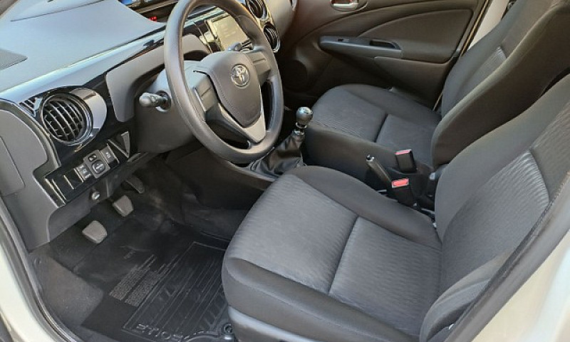 Toyota Etios 1.3 X ...