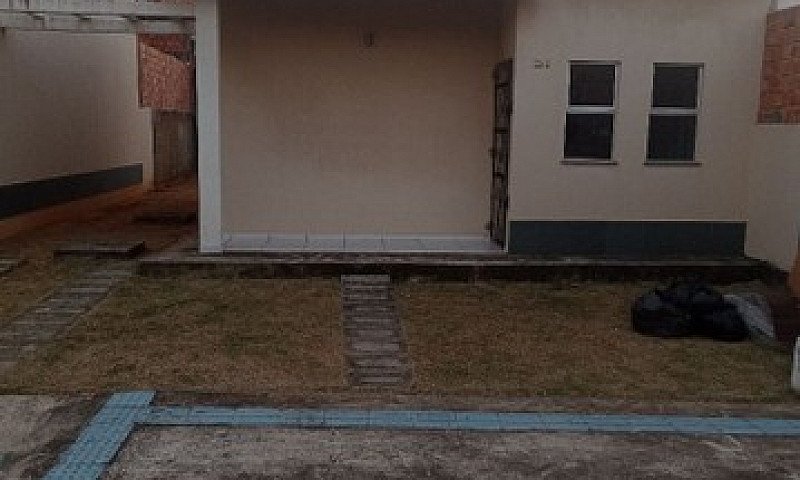 Aluga-Se Casa...