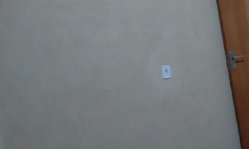 Alugo Um Apartamento...