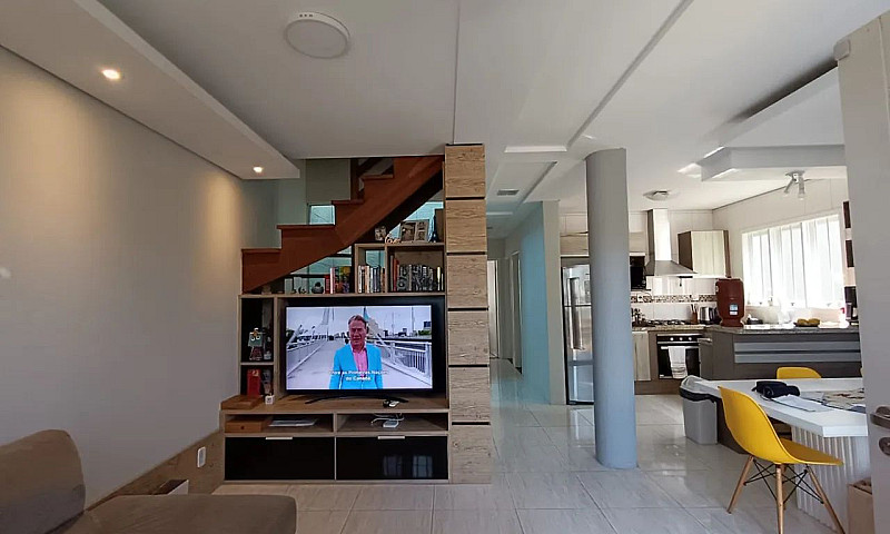 Casa 3 Dormitórios U...