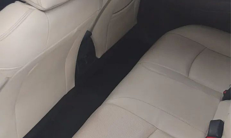 Toyota Corolla Cross...