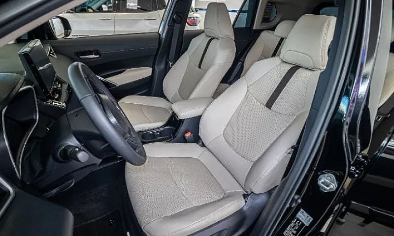Toyota Corolla Cross...