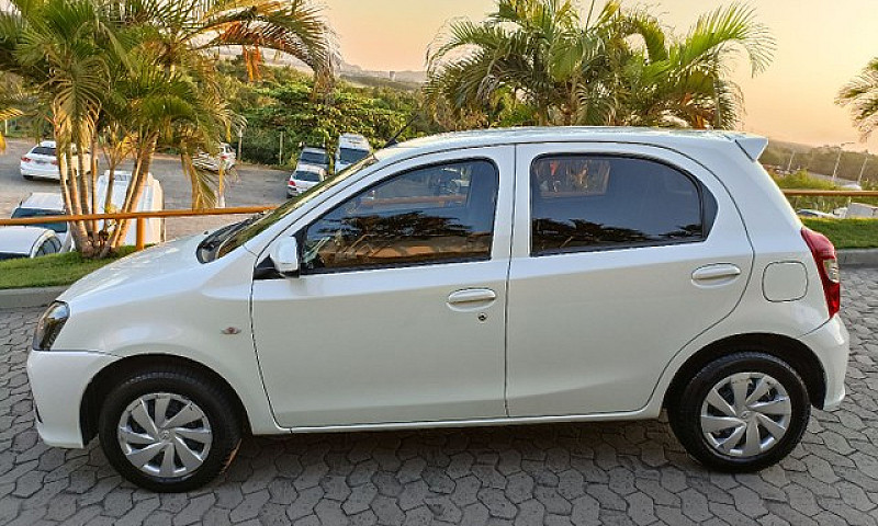 Toyota Etios 1.3 X ...
