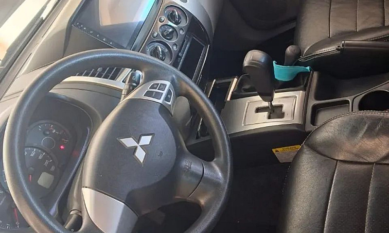 Mitsubishi Pajero Da...