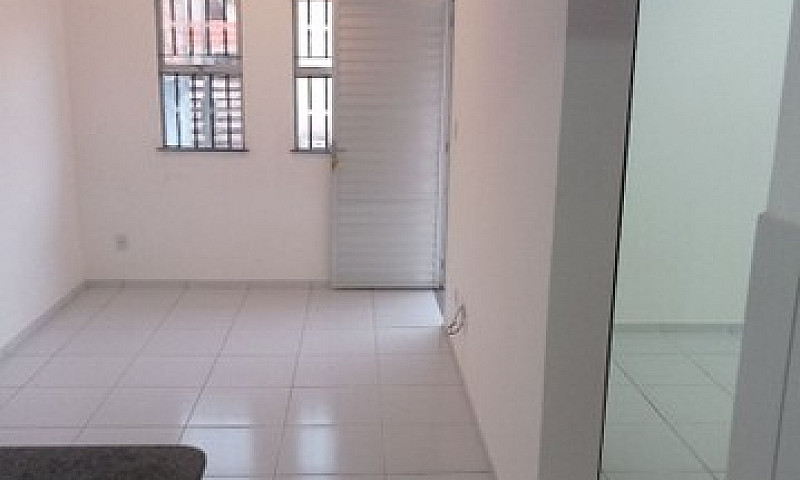Aluga-Se Casa...