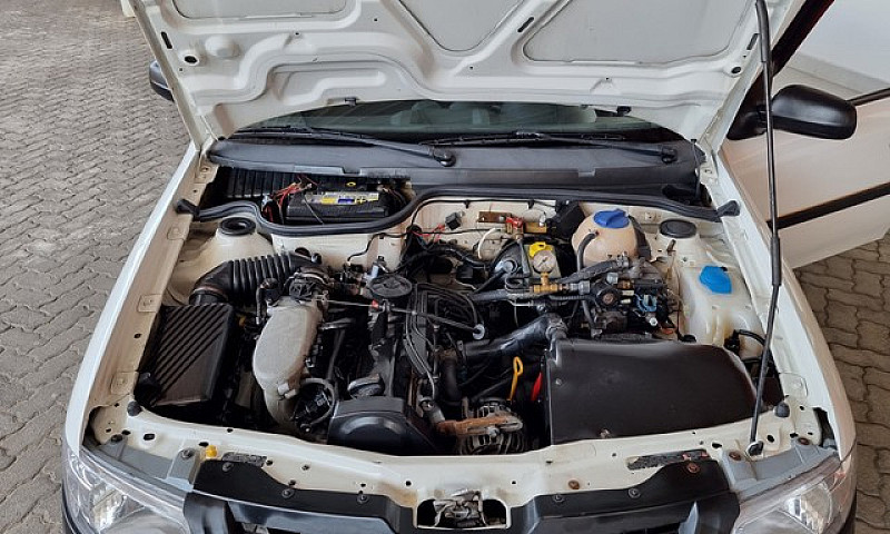 Volkswagen Saveiro 1...