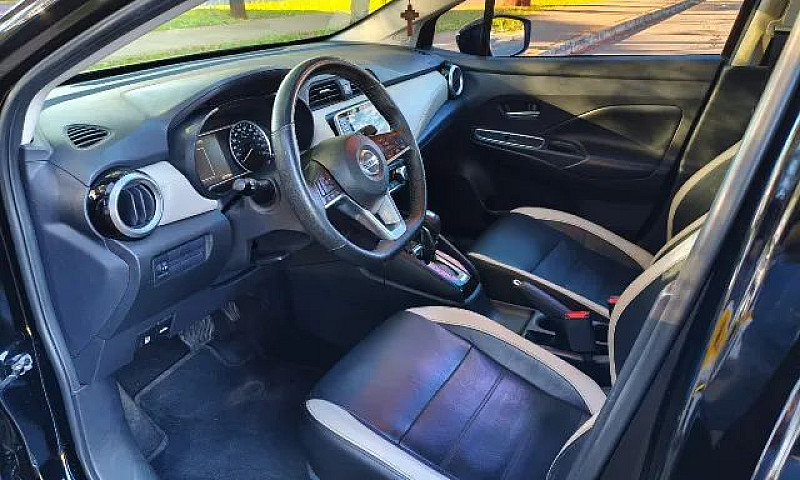 Nissan Versa Exclusi...