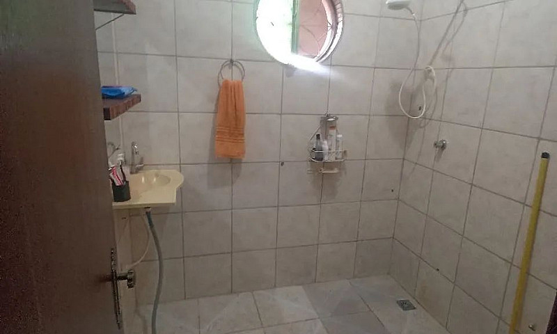 Vende-Se Casa Em Ven...
