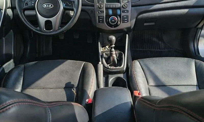 Kia Motors Cerato 1....