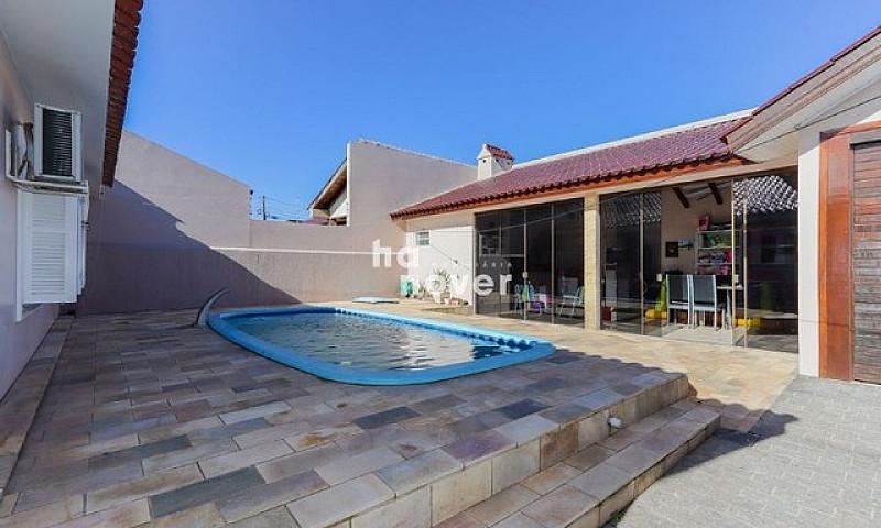 Casa Com Piscina À V...