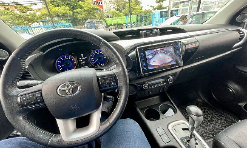 Toyota Hilux 2.7 Srv...