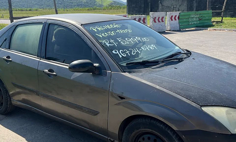 Ford Focus Sedan 2.0...