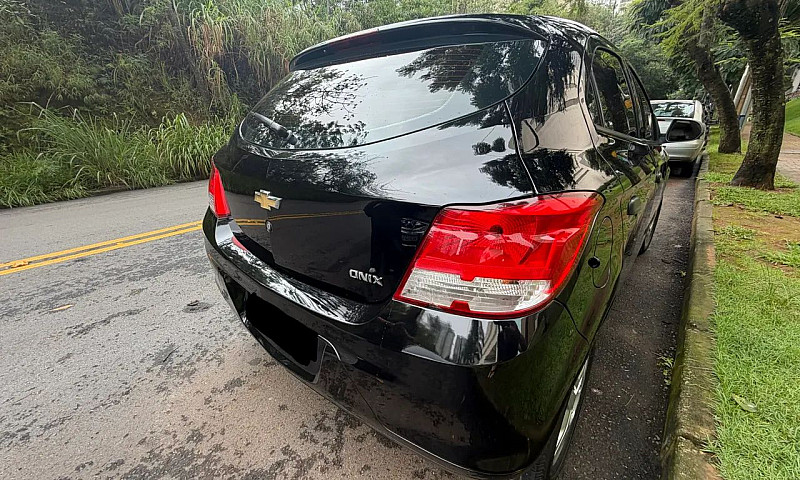 Chevrolet Onix Hatch...