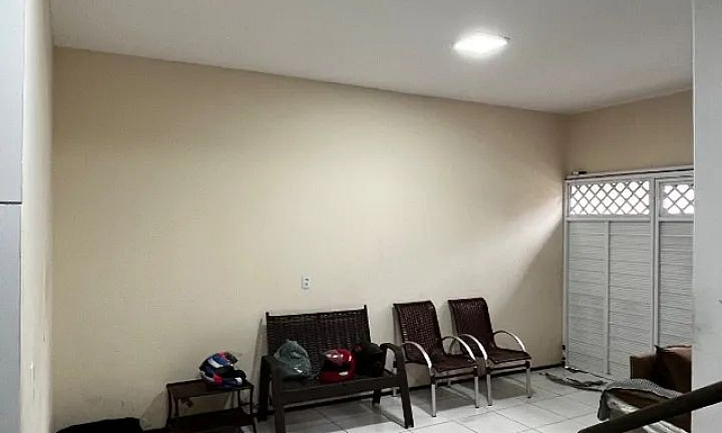 Casa Bem Localizada ...