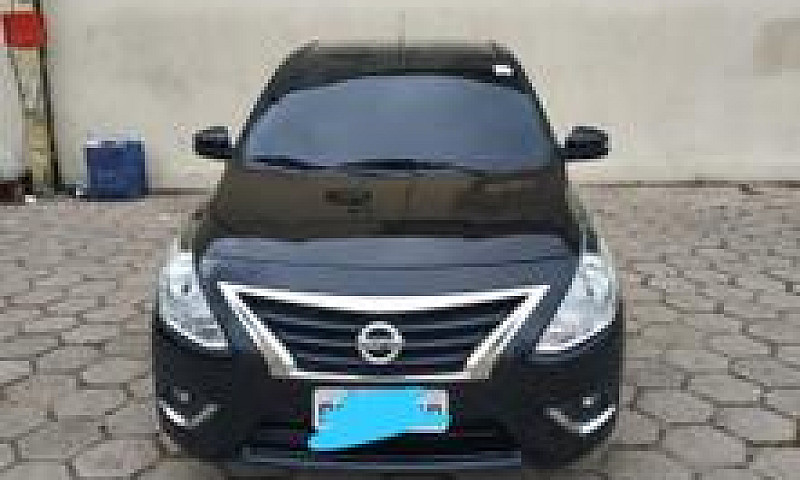 Vendo Nissan Versa U...