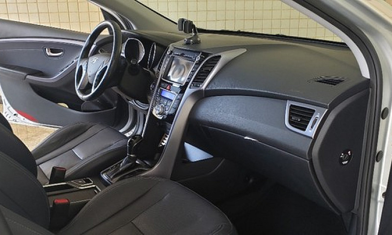 Hyundai I30 1.6 Mpfi...