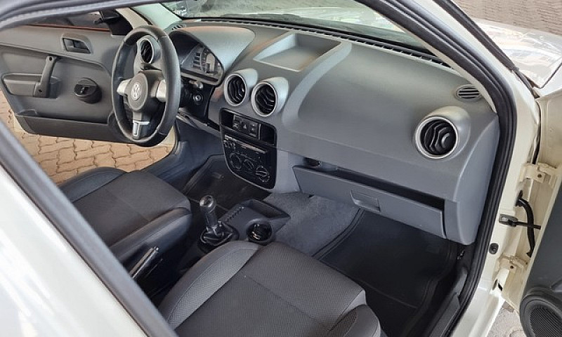 Volkswagen Saveiro 1...