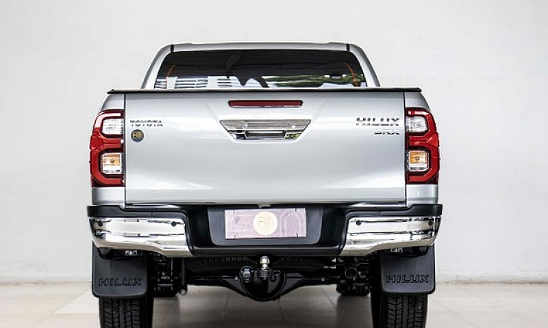 Toyota Hilux Srx 2.8...