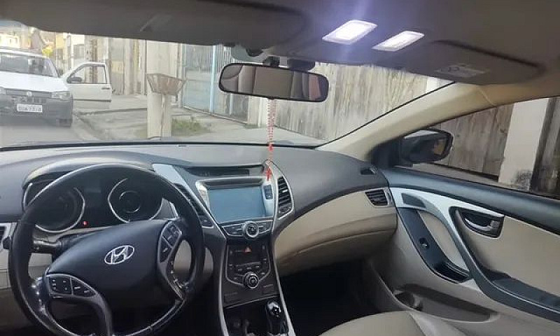 Hyundai Elantra Em P...