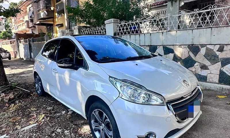 Peugeot 208 Griffe 1...