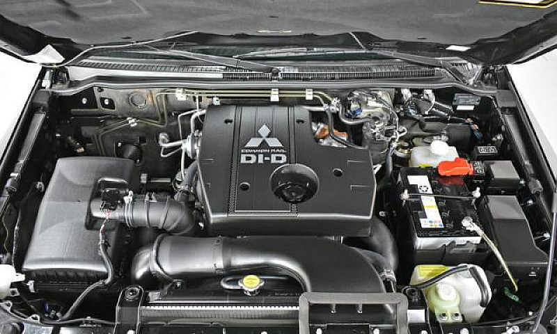 Mitsubishi Pajero Fu...