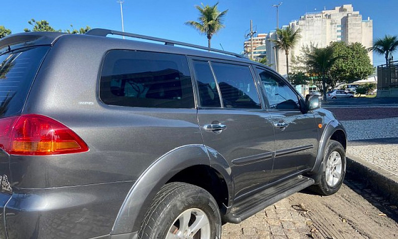 Mitsubishi Pajero Da...