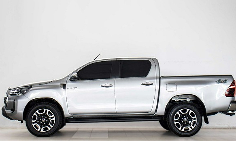 Toyota Hilux Srx 2.8...