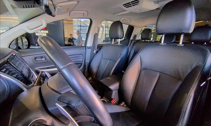 Mitsubishi L200 Trit...