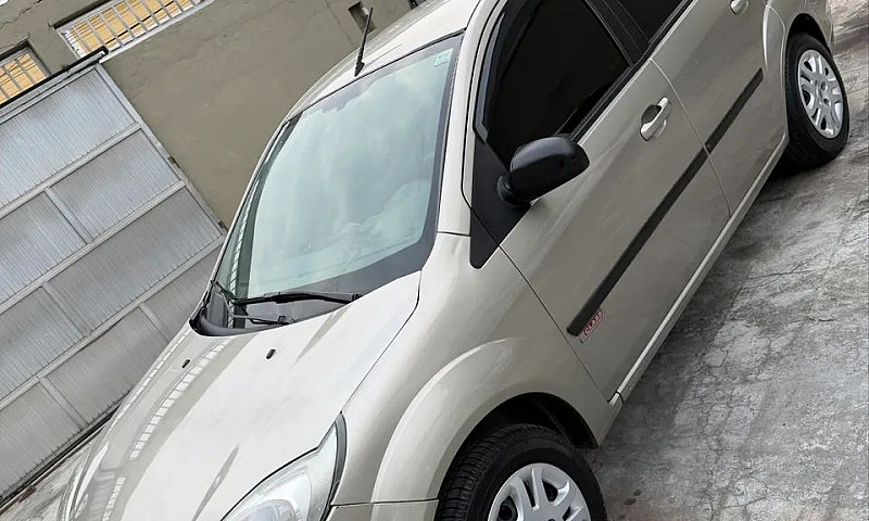 Ford Fiesta Sed. 1.6...