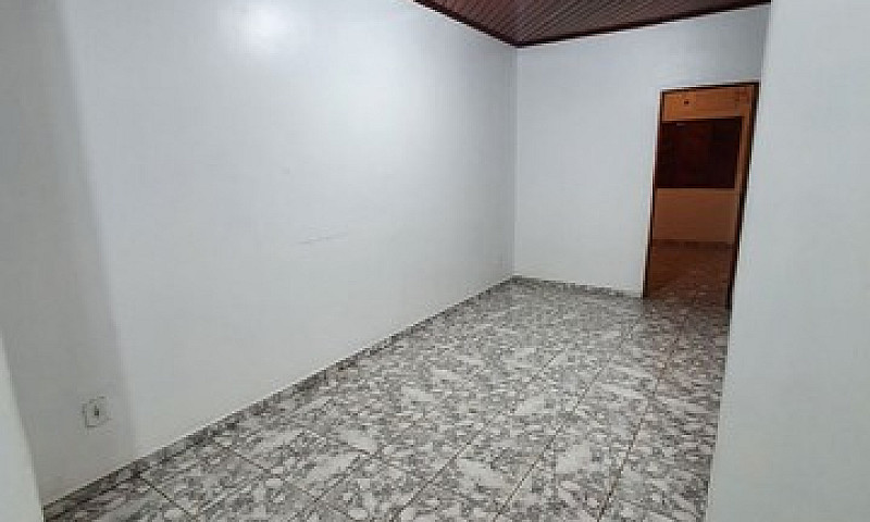 Aluga-Se Apartamento...