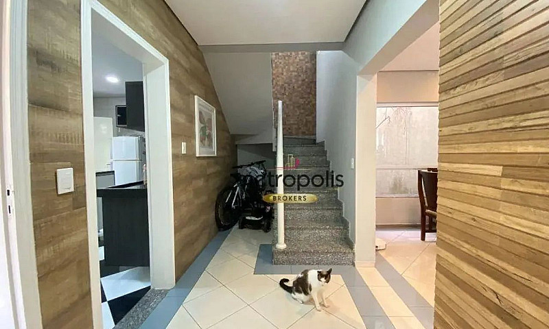 Sobrado À Venda, 215...