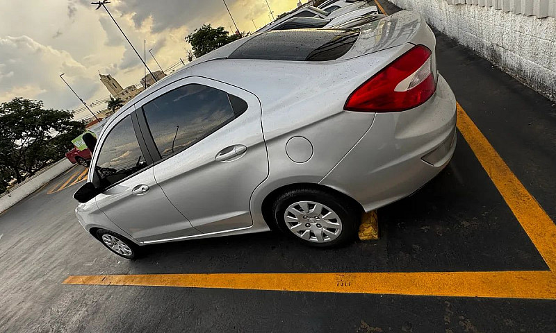 Ford Ka+ Sedan 1.0 T...