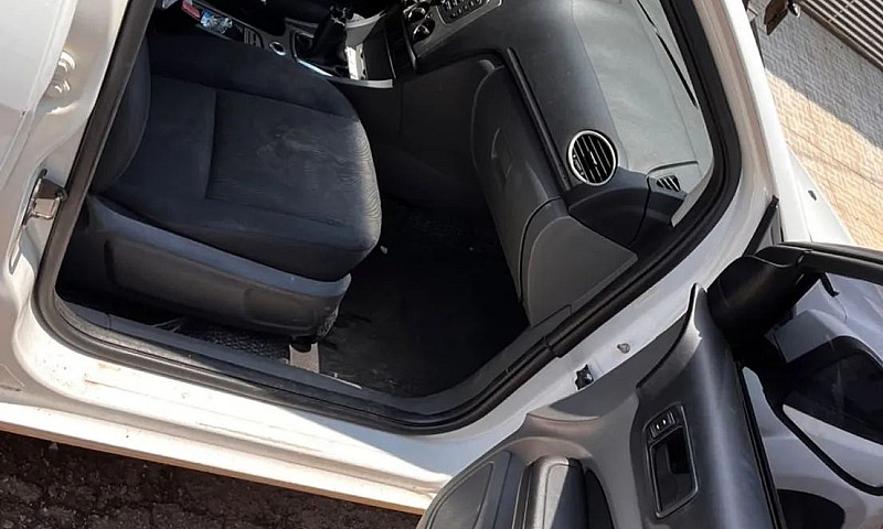 Ford Focus 1.6 S/Se/...