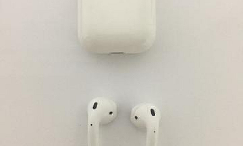 Apple Airpods + Case...